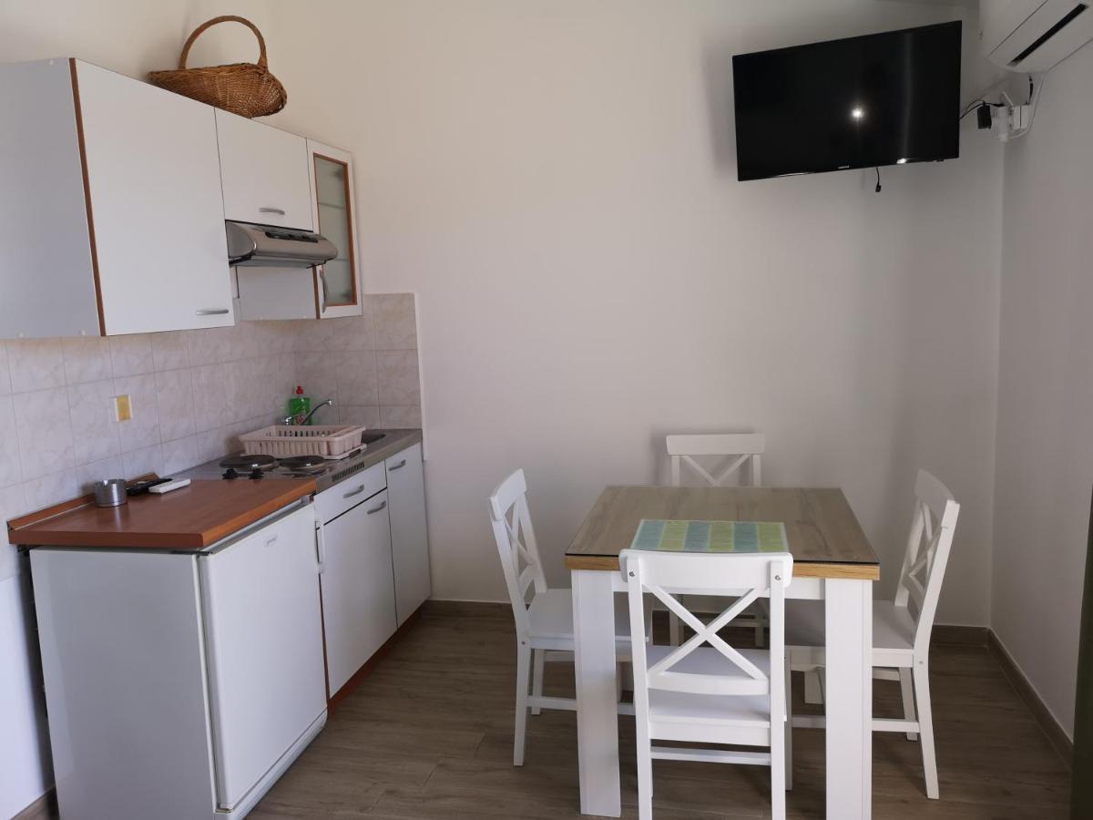 Apartments Martin Примоштен Экстерьер фото